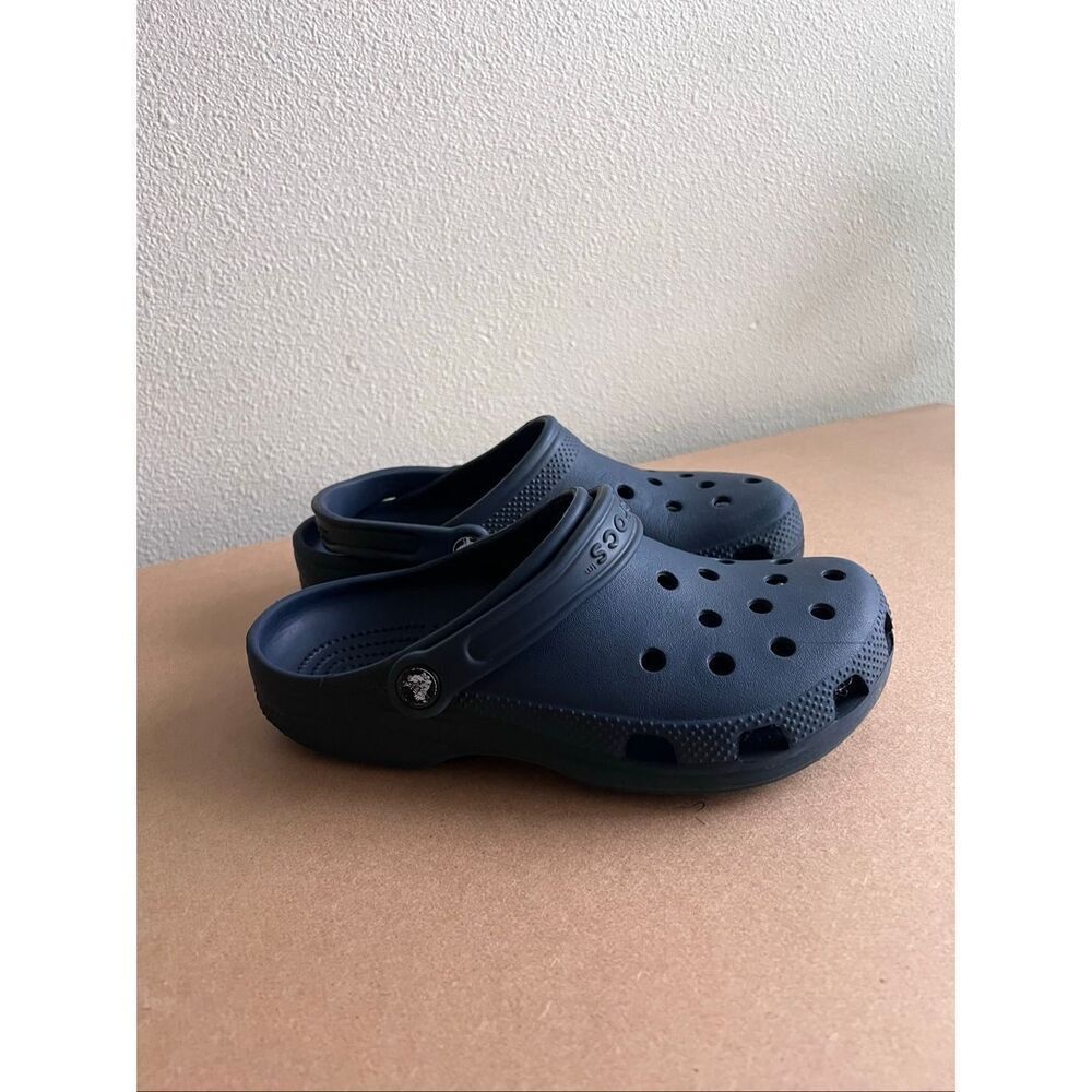 Crocs Baya shoes Youth Boy’s  size 6 J